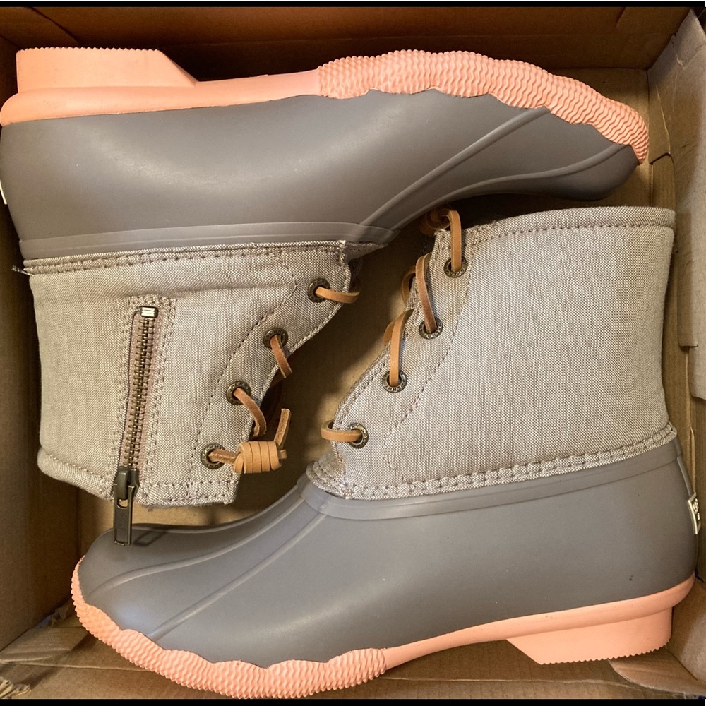 Ladies SPERRY duck 🦆 Boots 🥾- NEW size 7.5